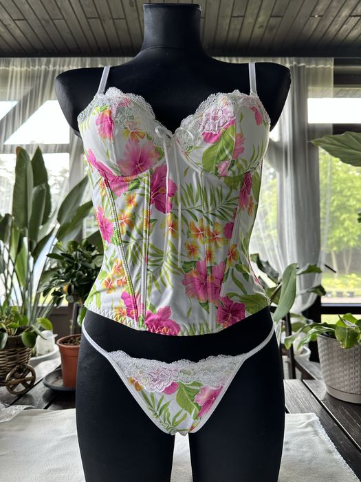 Komplet pół gorset r. 75C oraz stringi r. S