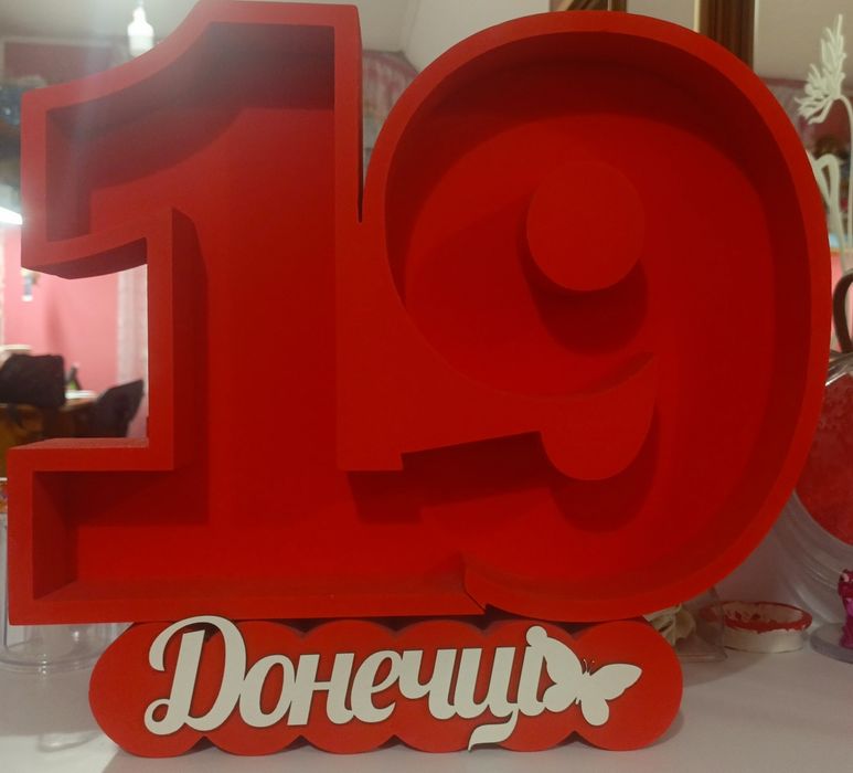 Коробка  під цукерки 19 років років донечці