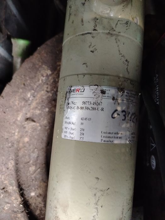 Siłownik hydrauliczny dwustronnego działania 80/50/280