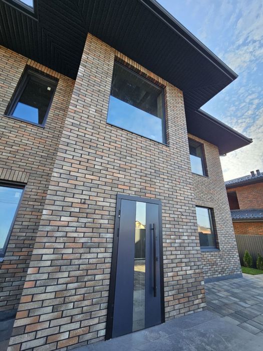 Продаю двоповерховий будинок на 178м2 в с Гатне!! Газ,