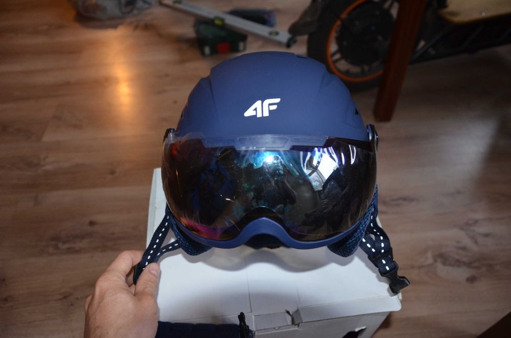 Kask narciarski / snowboardowy 4F z goglami – nowy – M 54–56 cm