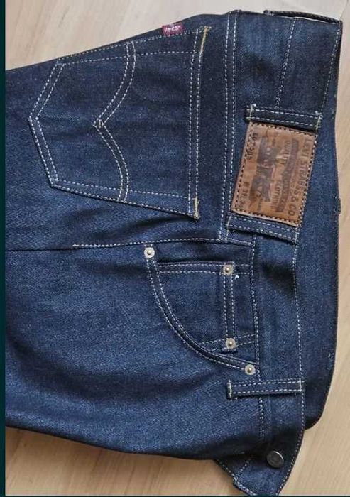 Новые джинсы LEVIS LEE WRANGLER RIFLE разных размеров из темносинего и черного denima разной плотности