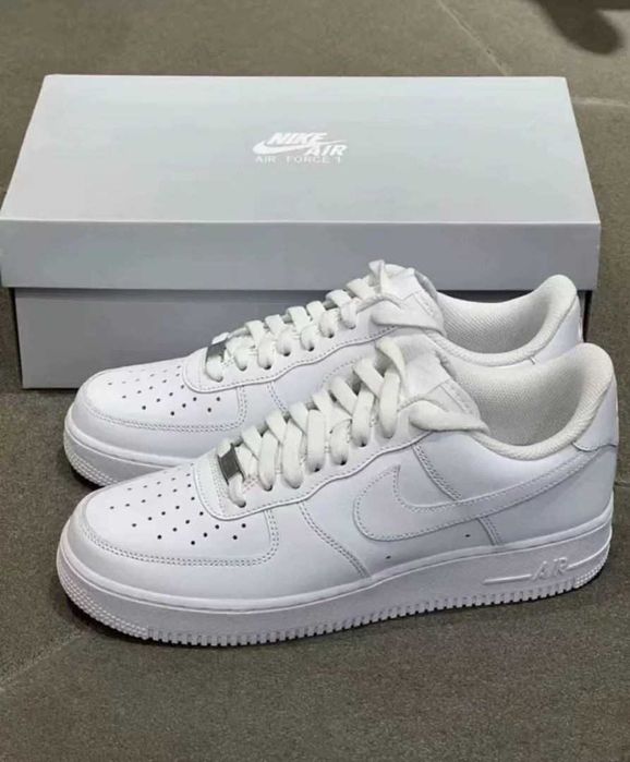 NIKE Air Force 1 07'Buty Sneakersy Sportowe r.37,5