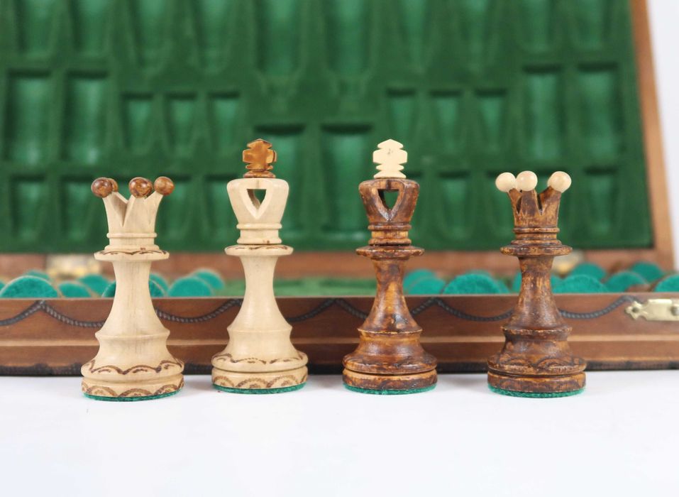 Jogo de xadrez artesanal em madeira - 41 cm