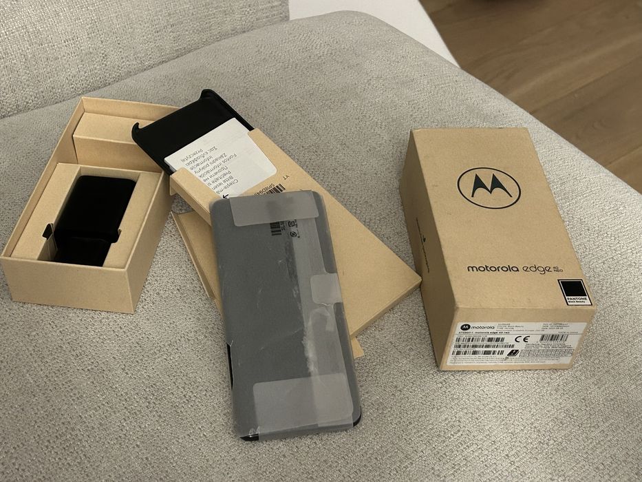 Smartfon MOTOROLA Edge 40 Neo 12/256GB 5G 6.55" 144Hz