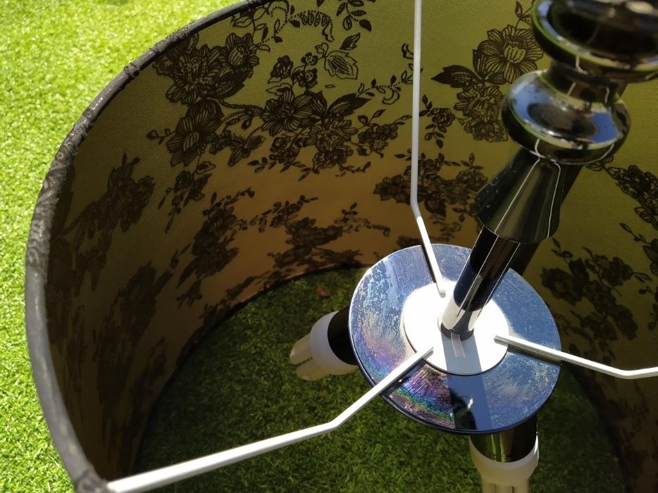 Candeeiro suspenso com abajur preto