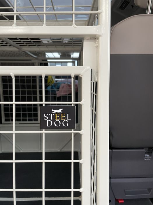 Wytrzymała klatka dla psa do samochodu SteelDog