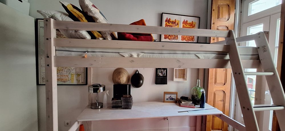 Cama solteiro alta com colchão Emma (como novo)