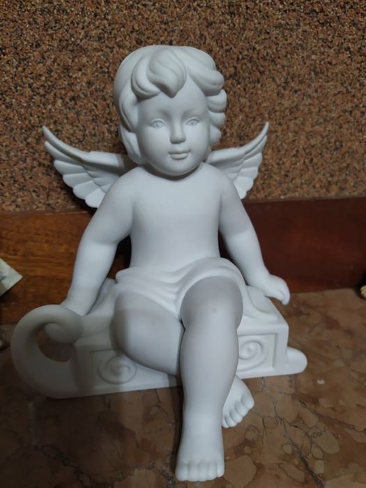 Фарфоровая статуэтка