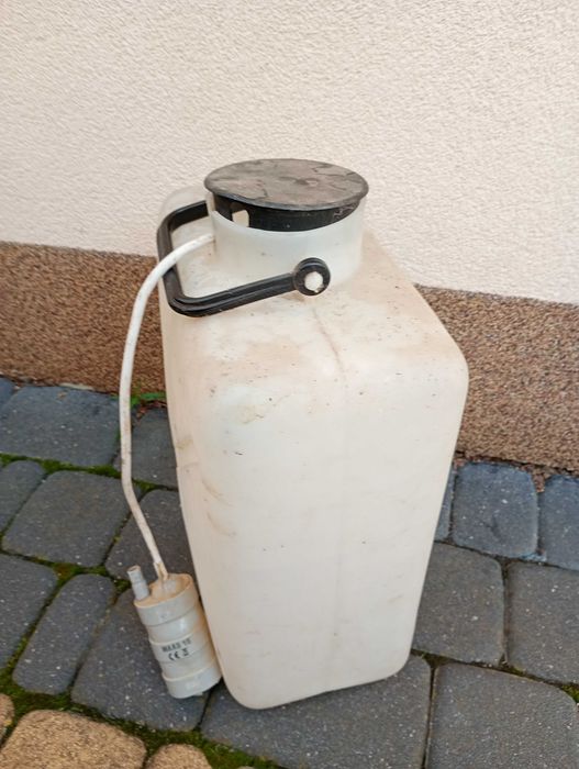 Zbiornik wody z pompką