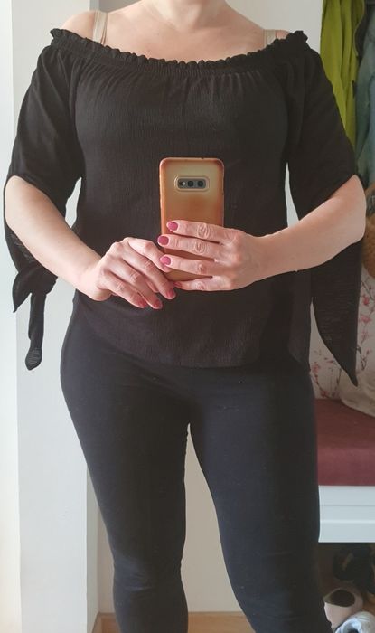 Czarna bluzka hiszpanka strukturalna Bershka M