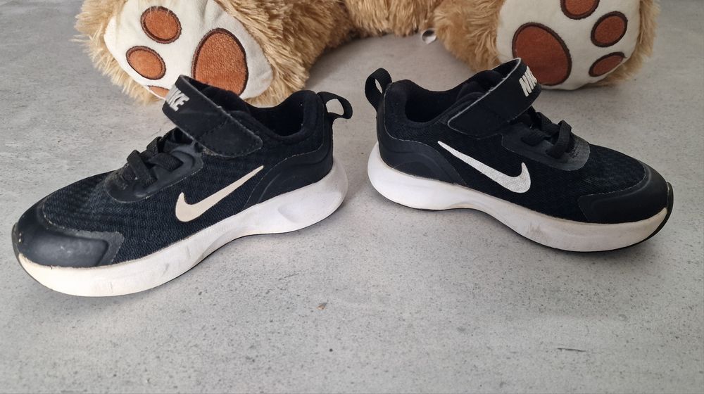 Czarne adidasy Nike 23,5 na rzep