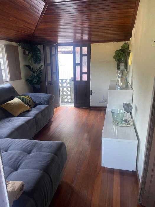 Moradia em pedra para recontrução com vistas panoramicas.