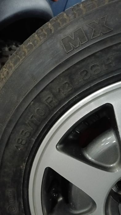 Pneu e jantes toyota corolla 185/70 R13