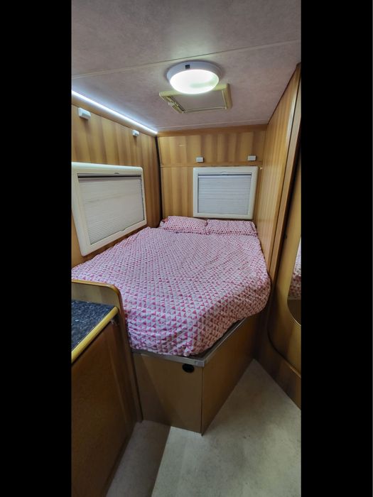 Autocaravana Mercedes.