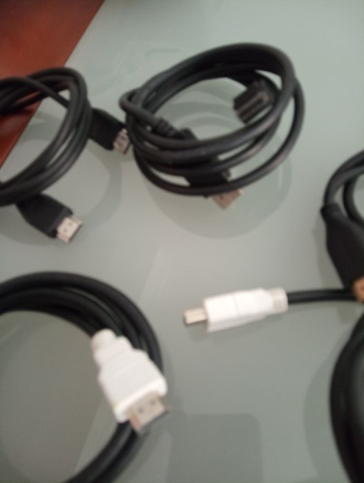 Cabos VGA e HDMI		Novos