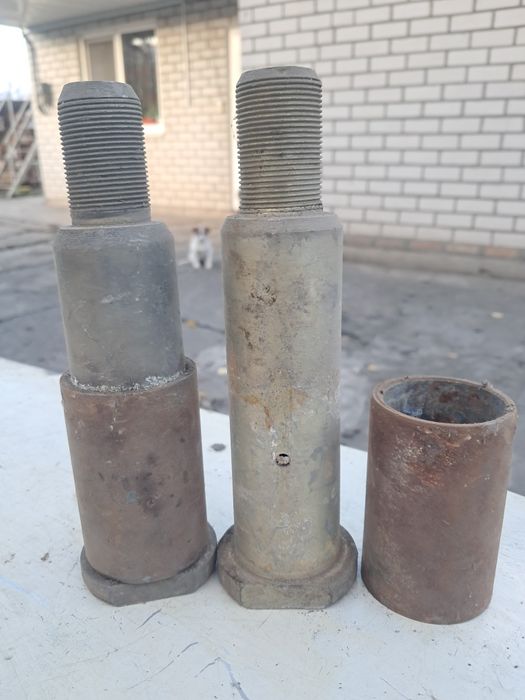 Палець ресори з втулкою