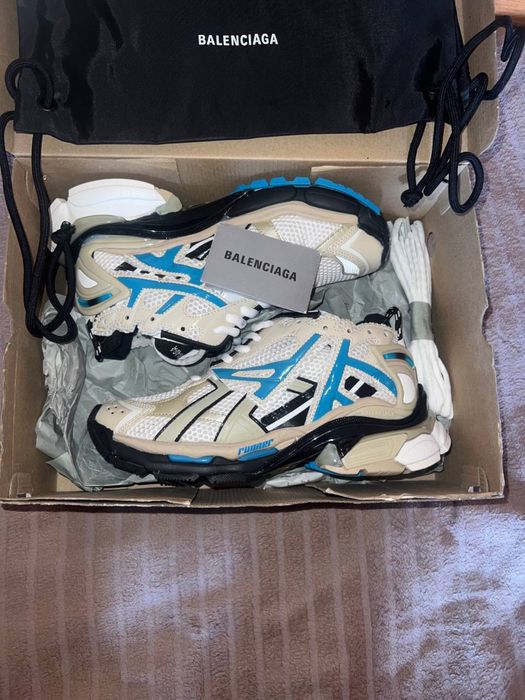 Balenciaga Runner cream blue