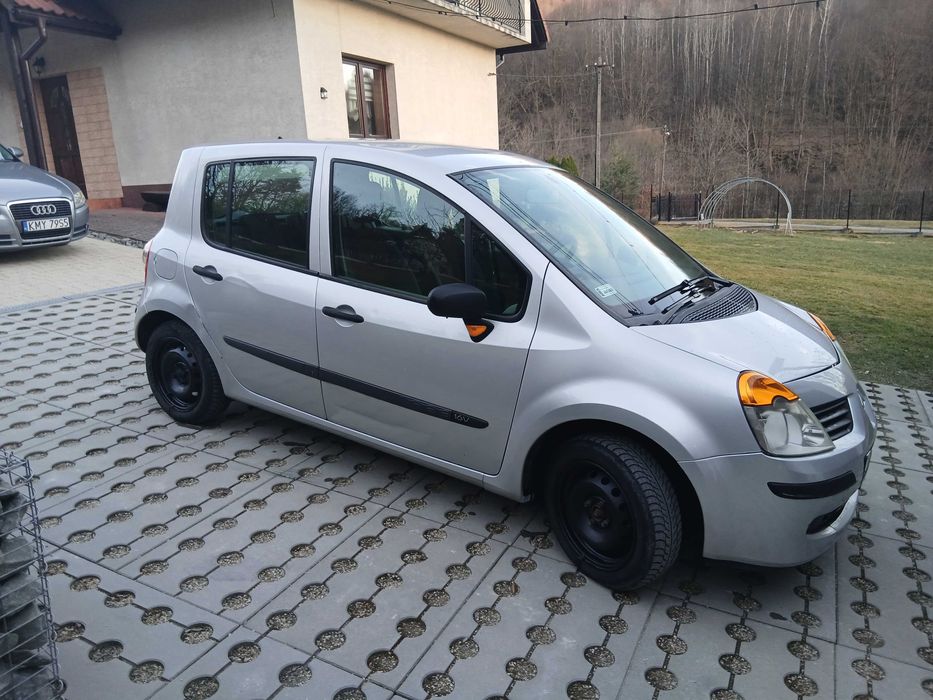 Samochòd Renault modus