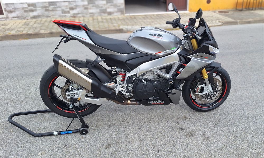 Aprilia Tuono V4