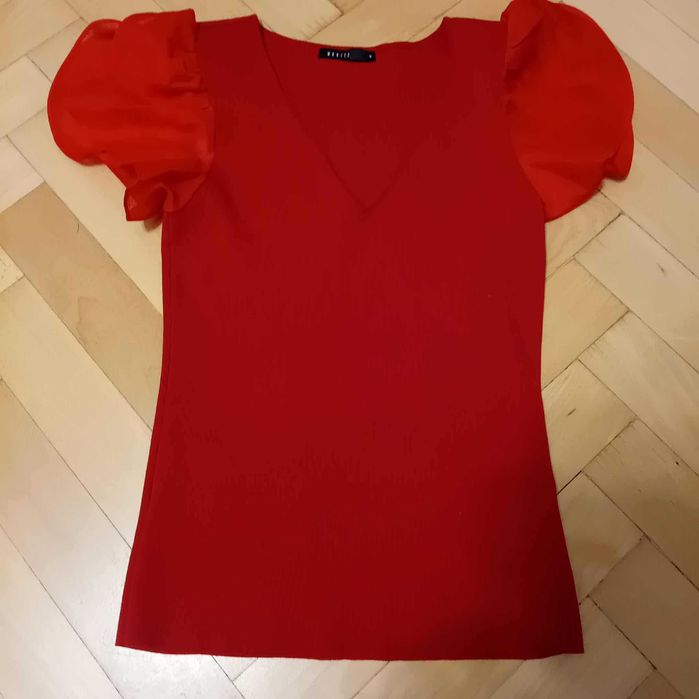 Czerwona bluzka Mohito z bufkami r. M