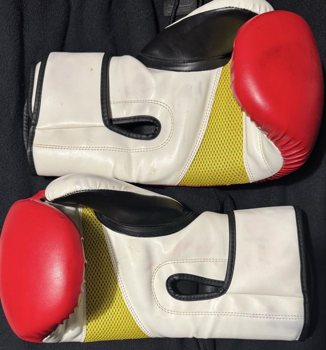Боксерские перчатки 16 oz для спаррингов (бокс / кикбоксинг)