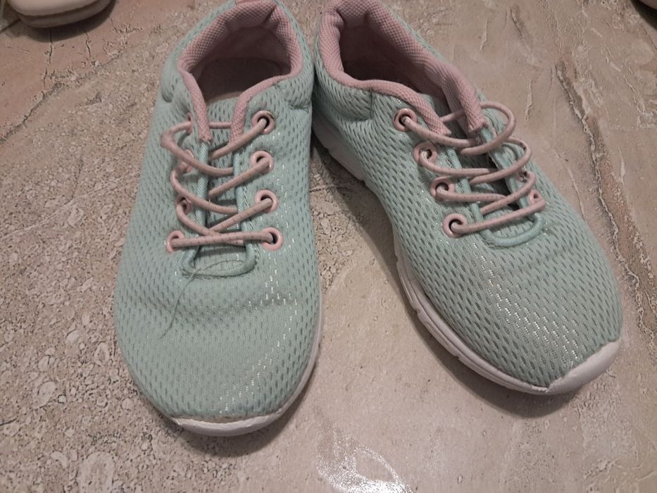 Дитяче взуття різне