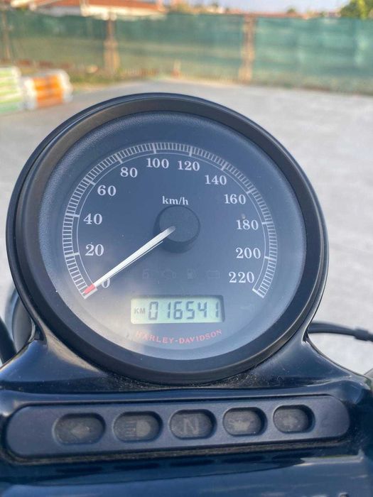 Harley-Davidson XL 1200.  48