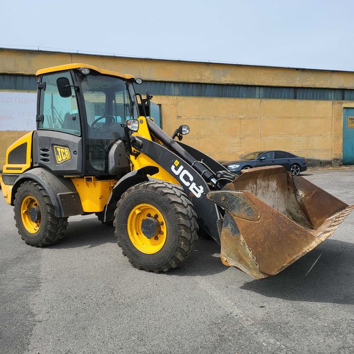 Навантажувач фронтальний jcb