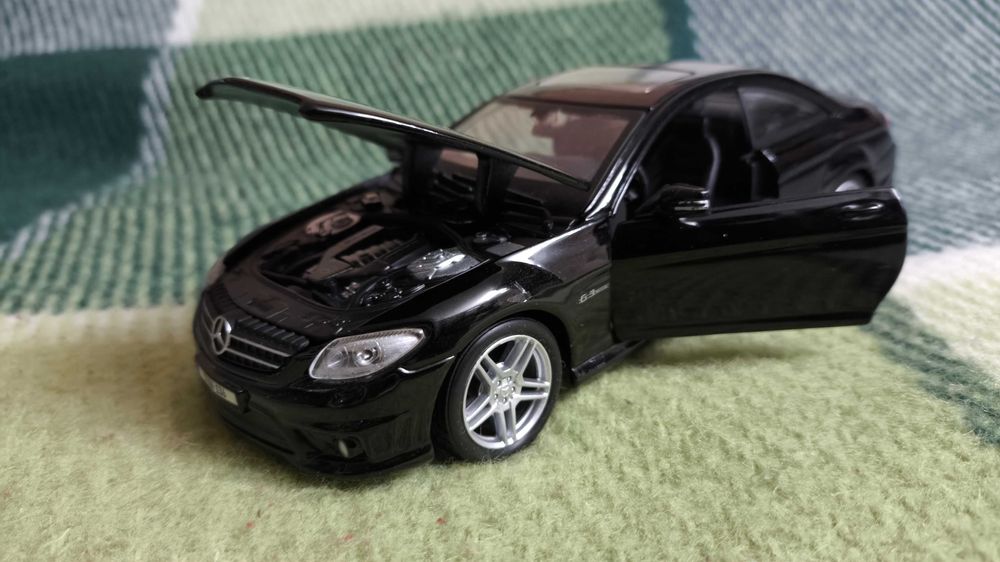 Машинка Mercedes-Benz CL63 AMG 1.24 Maisto