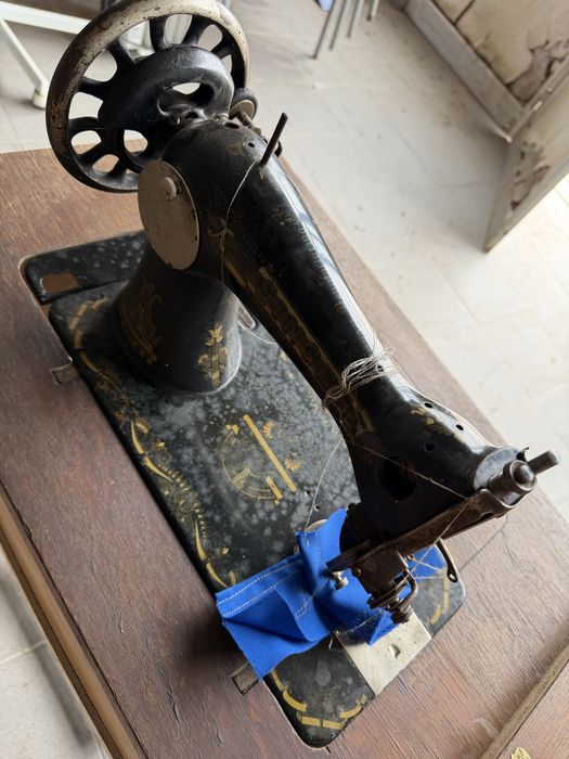 Maquina costura antiga