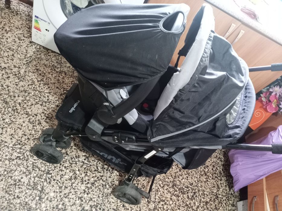 Carrinho de bebê com ovo como novo