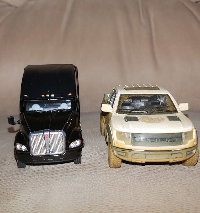 Машинка моделька железная  250грн дві