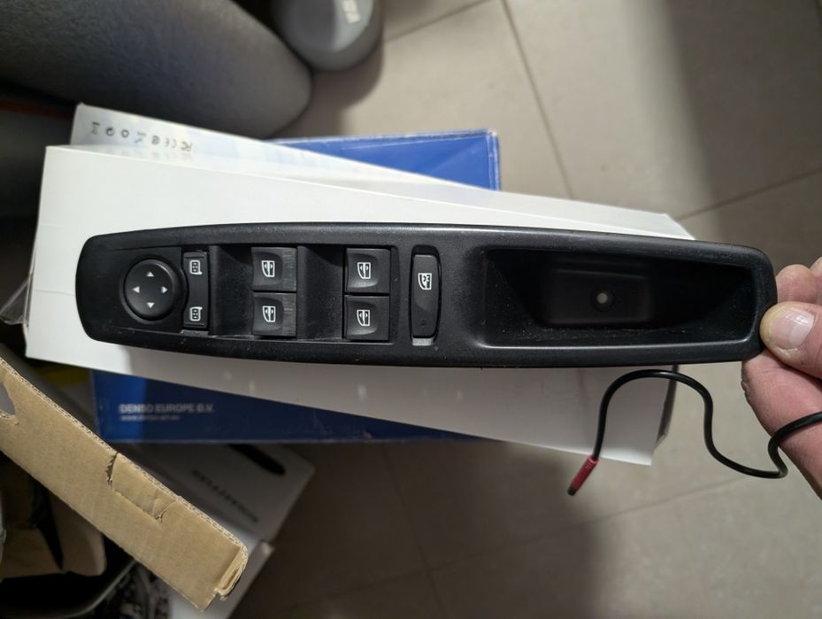 блок керування склопідіймачами  Renault Сценик III