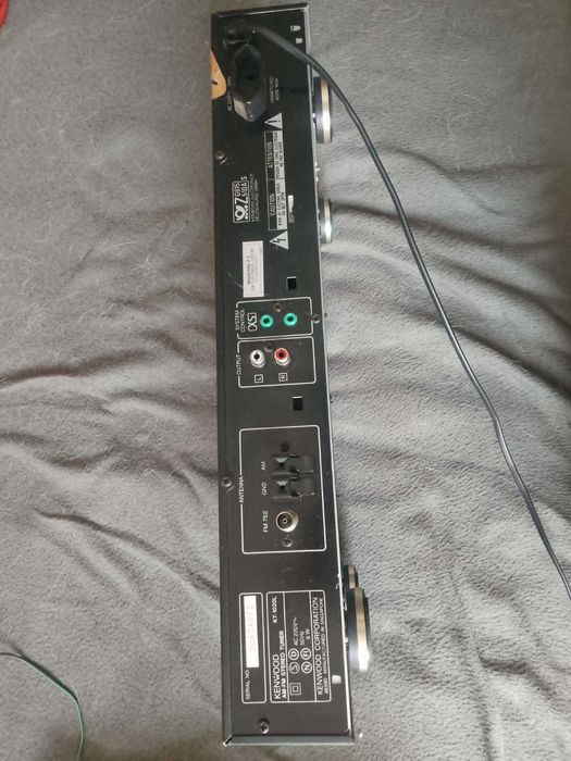 Tuner cyfrowy / KENWOOD model KT-1020L AM/FM Stereo Quartz Synthesizer Tuner
