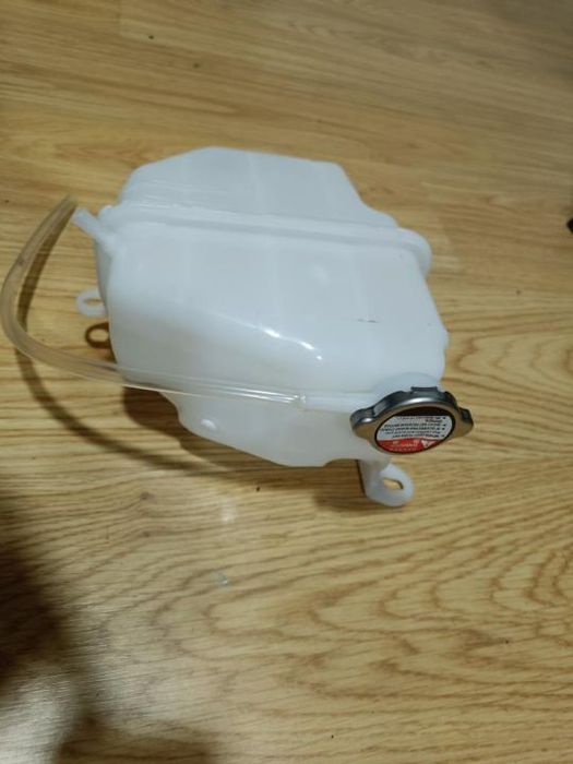 depósito reservatório vaso água Mitsubishi space gear L400(novo)