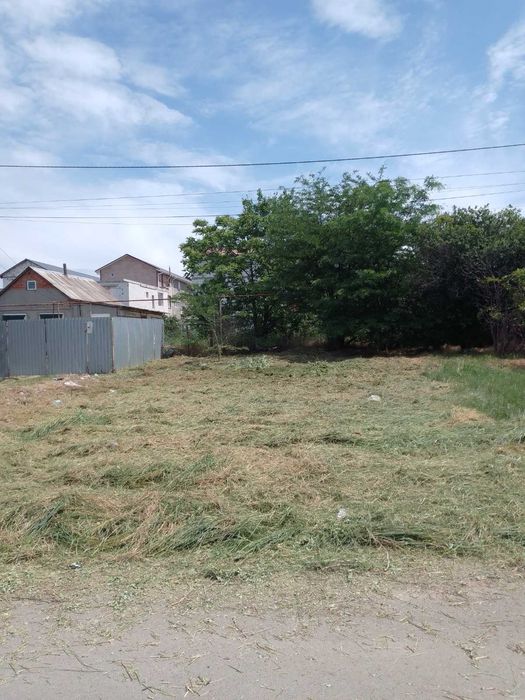 Покос травы, сборка, вывоз скошенного. Уборка участков.