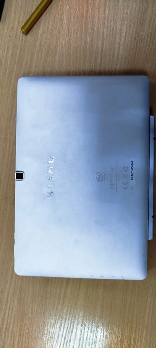 Нетбук, планшет на віндовс.