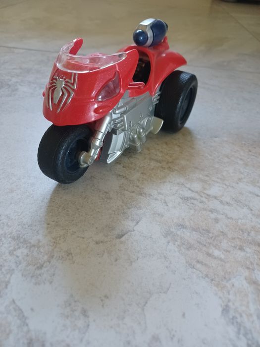 Motor Spider-Mana i wprasowanka na koszulkę