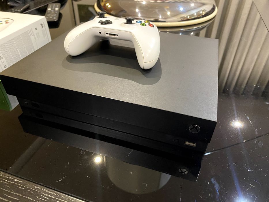 Xbox One X - 1TB