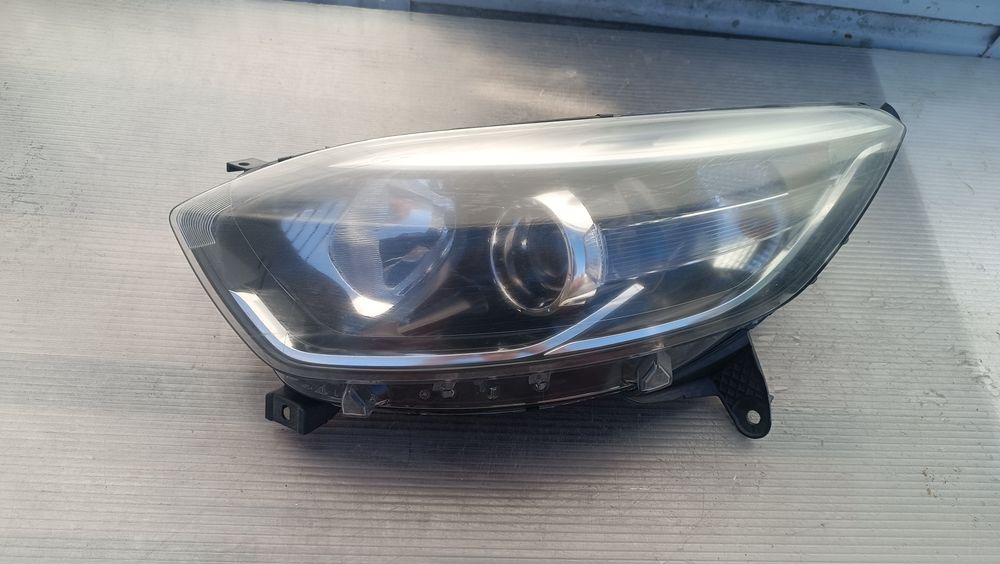 Vendo farol esquerdo de Renault Captur j5 ano 2013