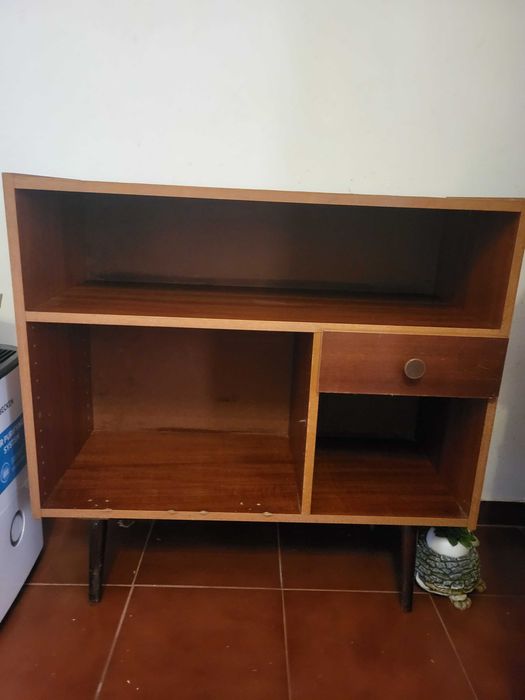 Móvel de madeira vintage