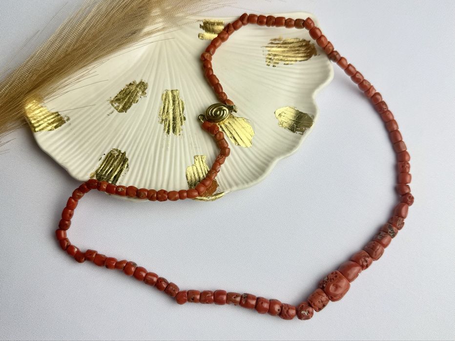 Намисто з натурального червоного коралу на основі срібла 925-ї проби