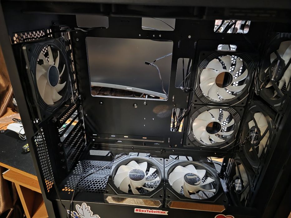 Корпус Cougar Uniface Black