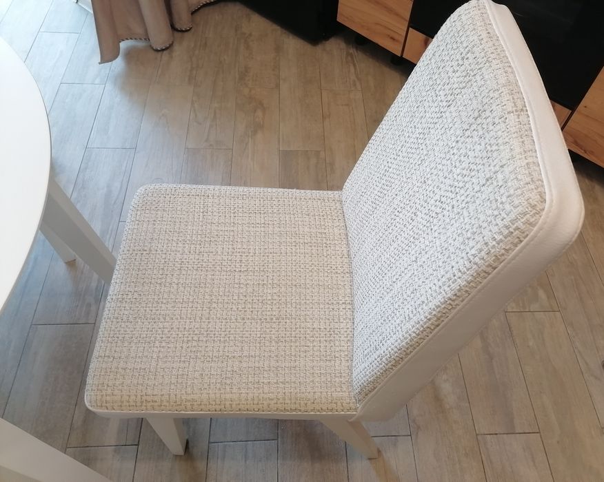 кухонний стіл зі стільцями