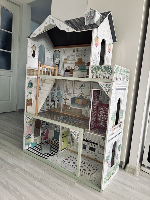 Piękna willa dla lalek. Z meblami.