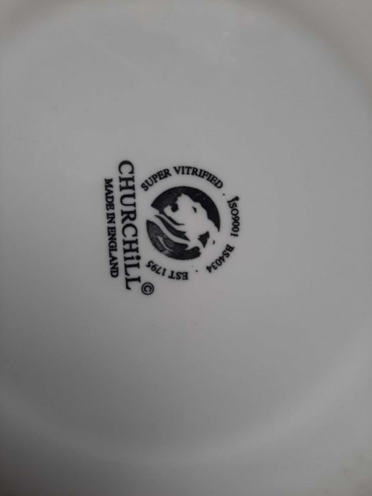 3 pratos supervidrados .novos.Churchill.Made in England.