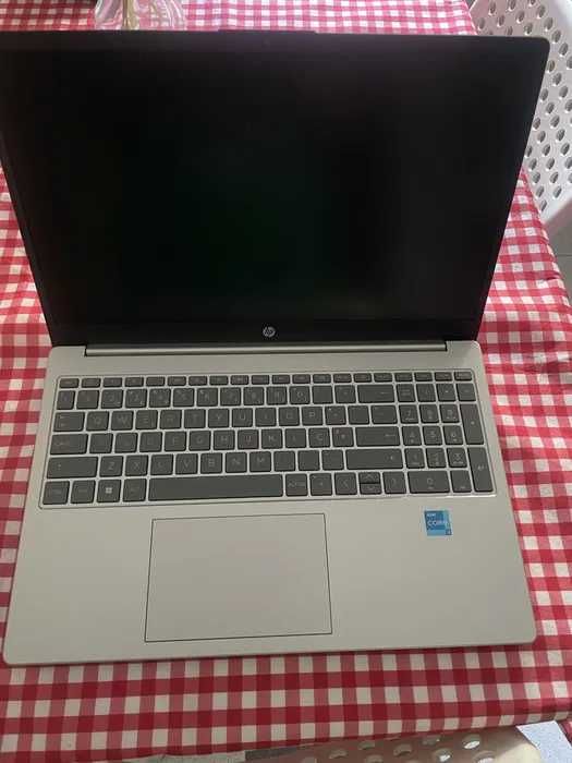 Portátil HP 15-fd1012np - Como Novo (Intel Ultra 5 125H, 32GB RAM, 1TB SSD)