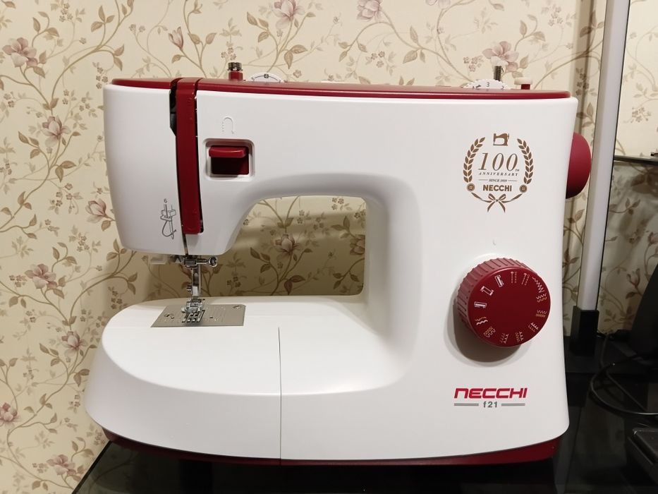 Швейна машина Necchi