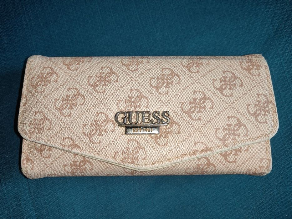 Portfel damski GUESS.